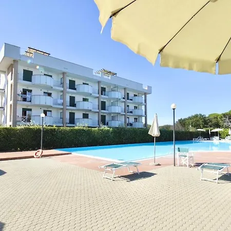 Isa-apartments For 6 People, 2 Bedrooms, In With Swimming Pool In San Vincenzo, Just 600 Meters From The Sea