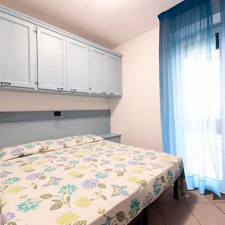 Isa-apartments For 6 People, 2 Bedrooms, In With Swimming Pool In San Vincenzo, Just 600 Meters From The Sea