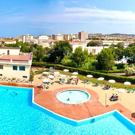شقة فندقية Isa-apartments For 6 People, 2 Bedrooms, In With Swimming Pool In San Vincenzo, Just 600 Meters From The Sea *